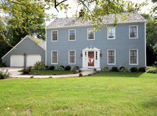 705 W McIntosh Ln, Mequon, WI 53092