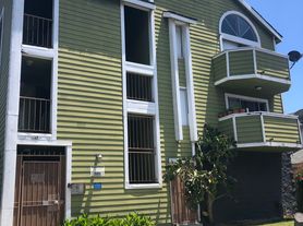 1142 Temple Ave