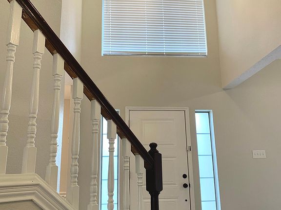 4th image of 2818 Lois Ln