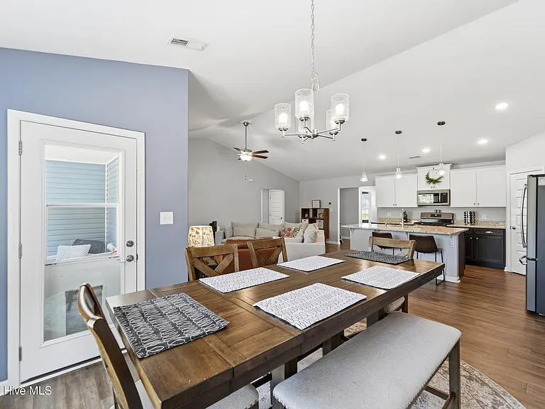 292 Independence Blvd — Photo 16