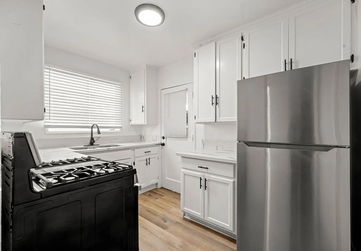 2 bed, 1.0 bath, 825 sqft, $2,026 — Photo 1