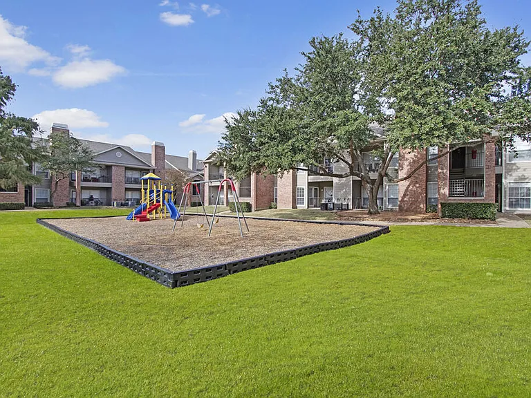 Indian Creek Apartments — Photo 31