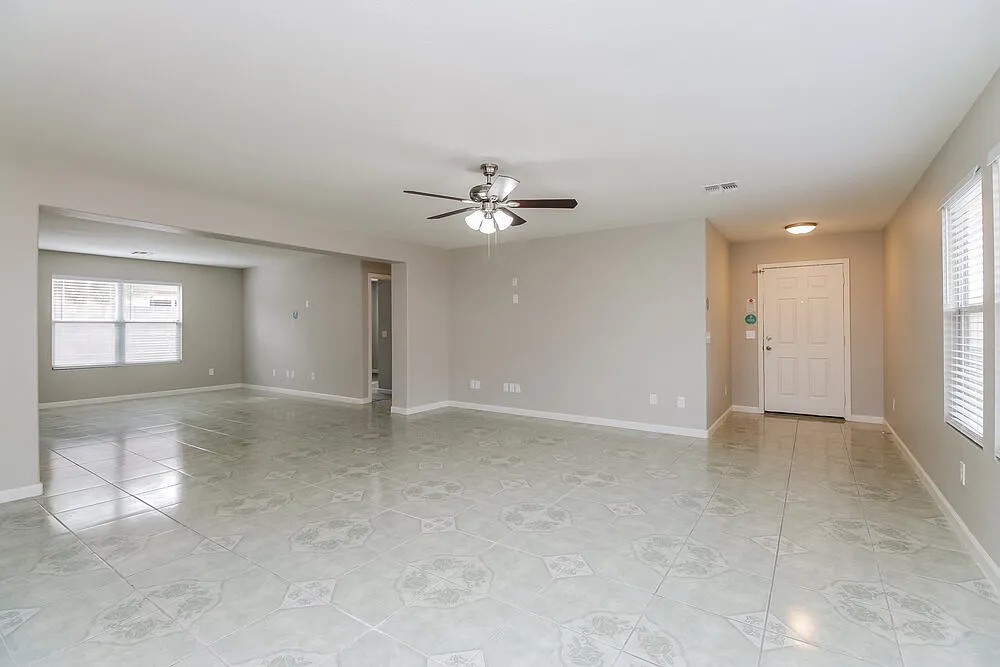 3 bed, 2.0 bath, 1937 sqft, $2,515 — Photo 3