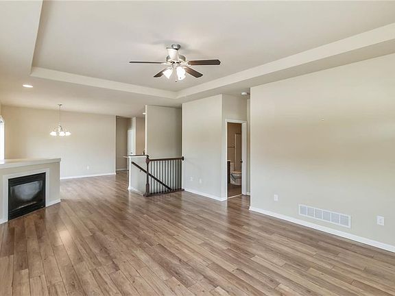 4th image of 233 Cambridge Dr