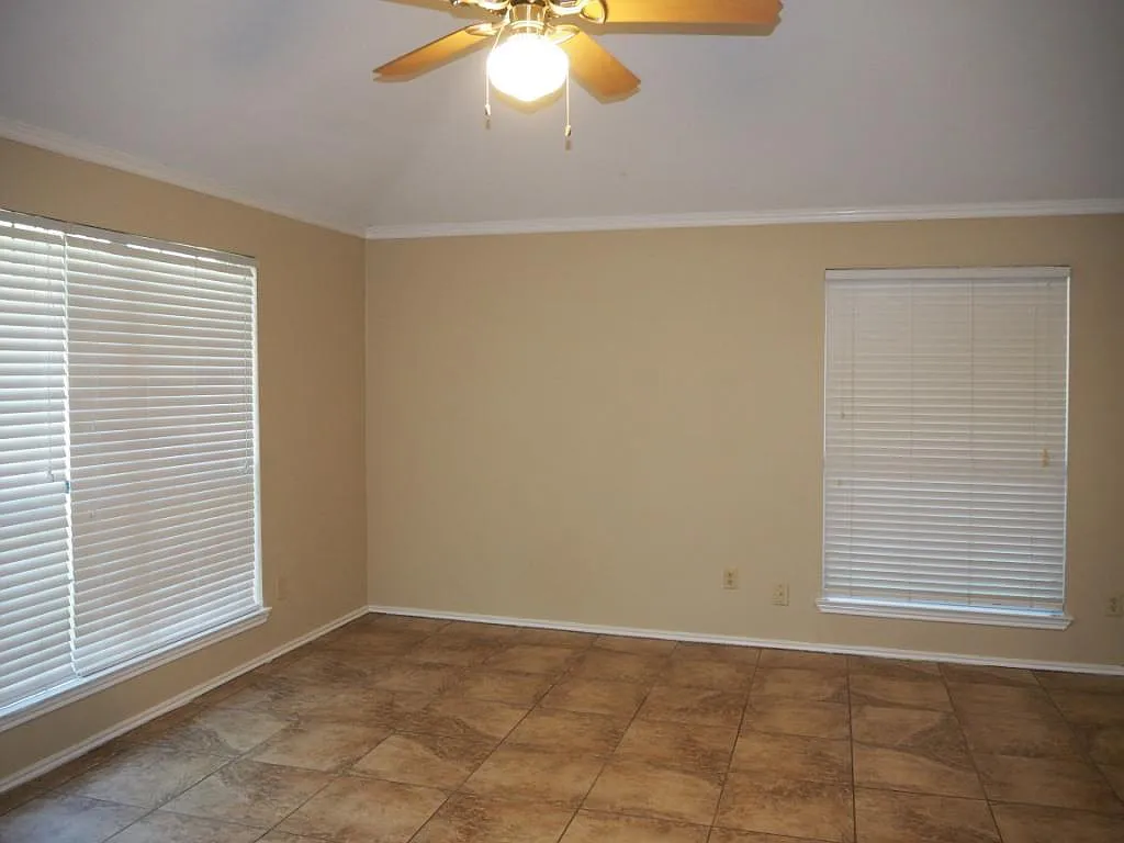 Living room - 1630 Sunswept Ter