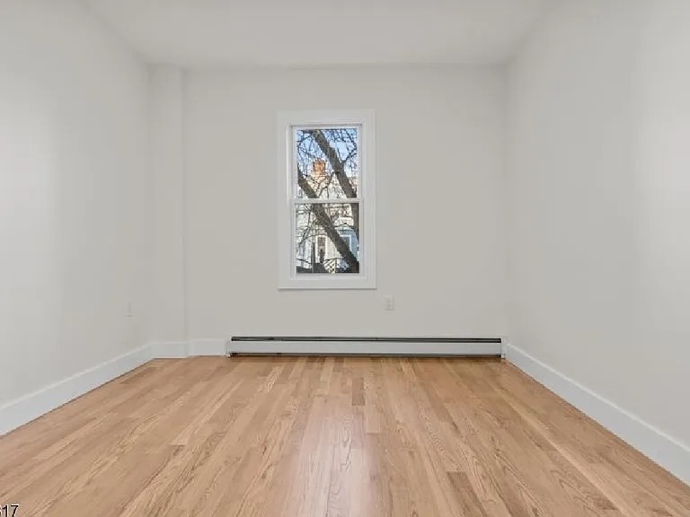 180 N 12th St #1 — Photo 14