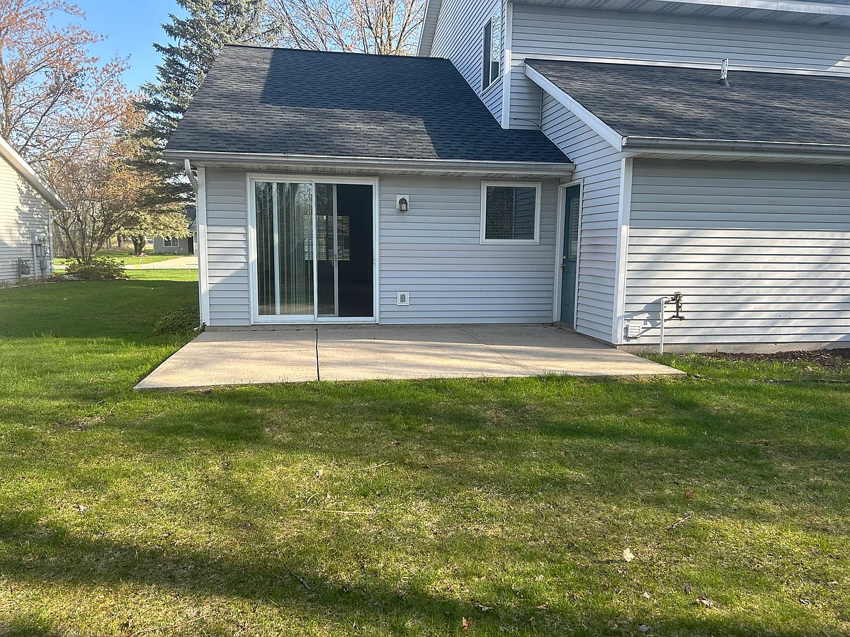 Building Photo - 11902 Seven Pine Dr