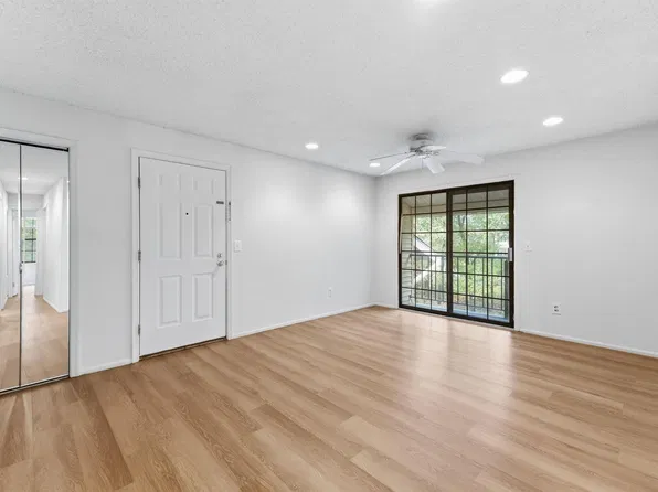 142 Sussex Pl #142, Absecon, NJ 08205