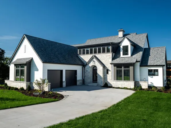 12825 Stephen PLACE, Elm Grove, WI 53122