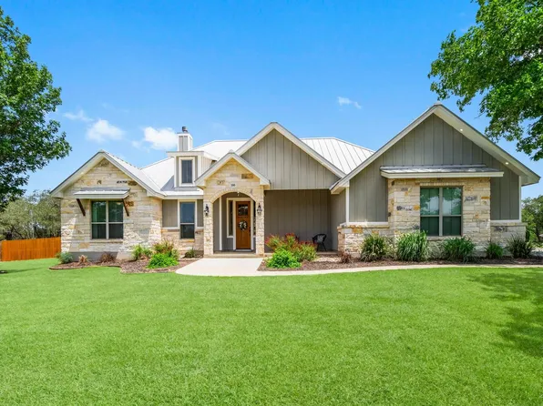 100 Calvary Dr, Adkins, TX 78101