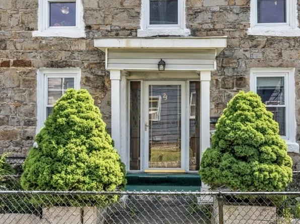 23 Ames St, Lowell, MA 01852
