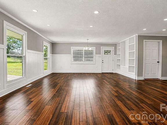5th image of 532 Bentley Rd