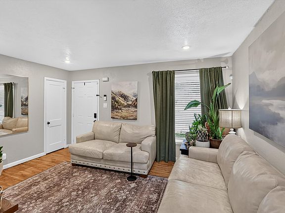 3rd image of 10518 Dawn Dr