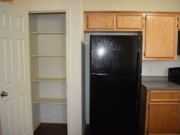 205 Coby Dr — Photo 6
