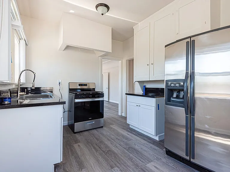 4915 S San Vicente Blvd #2 — Photo 5