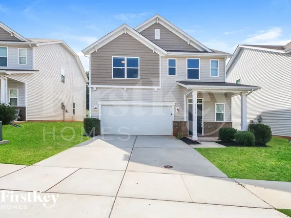 9018 Evans Woods Dr, Charlotte, NC 28215
