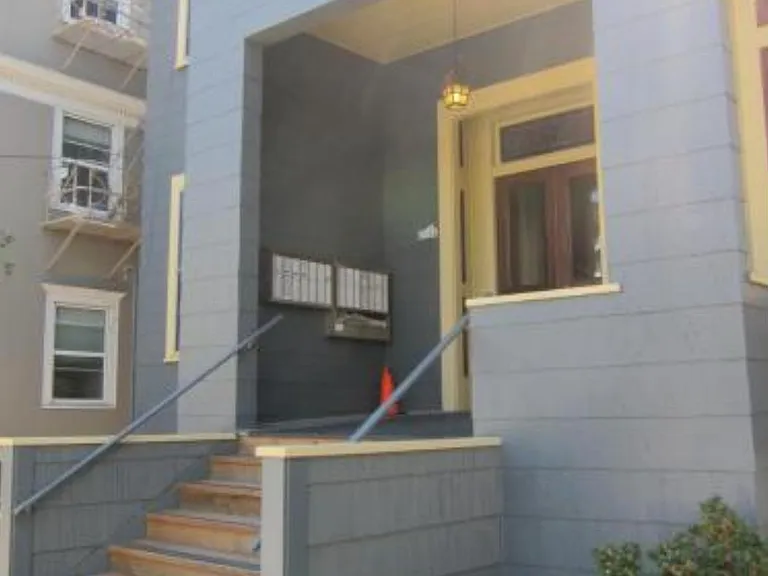 2124 NW Flanders St #16 — Photo 16