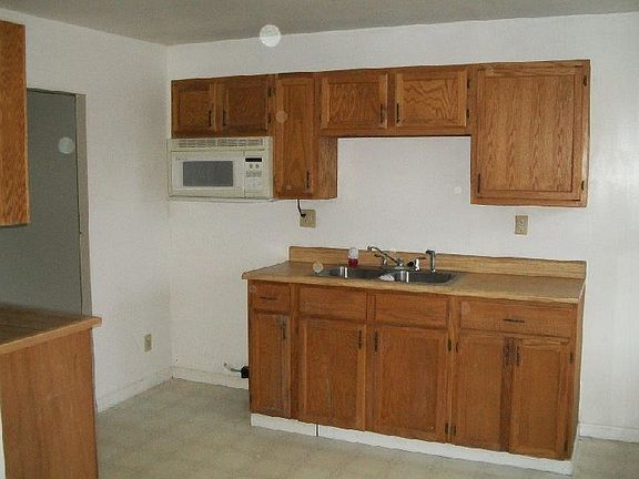 4th image of 4218 Thompson Dr