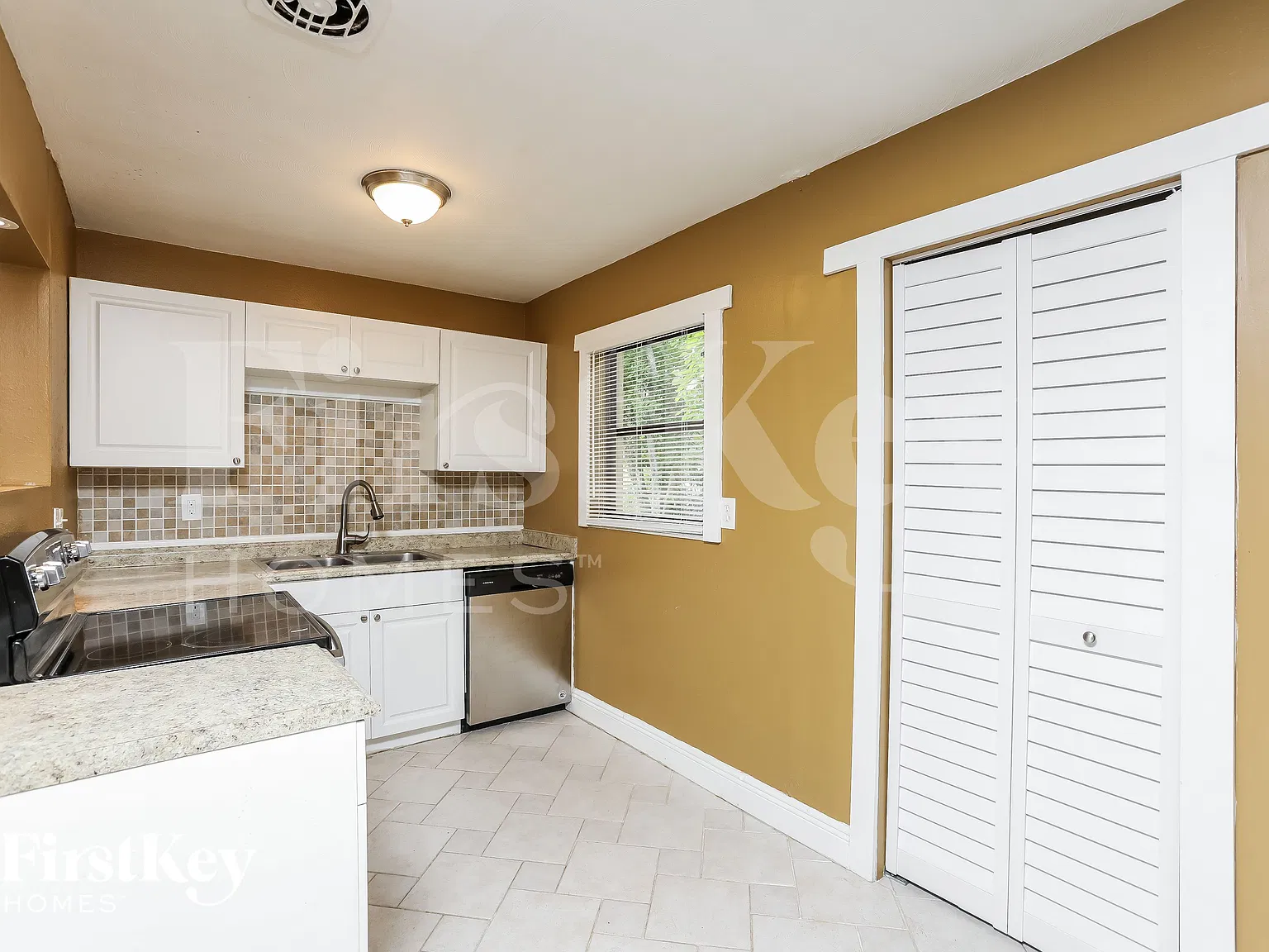 3 bed, 2.0 bath, 1256 sqft, $2,245 — Photo 4