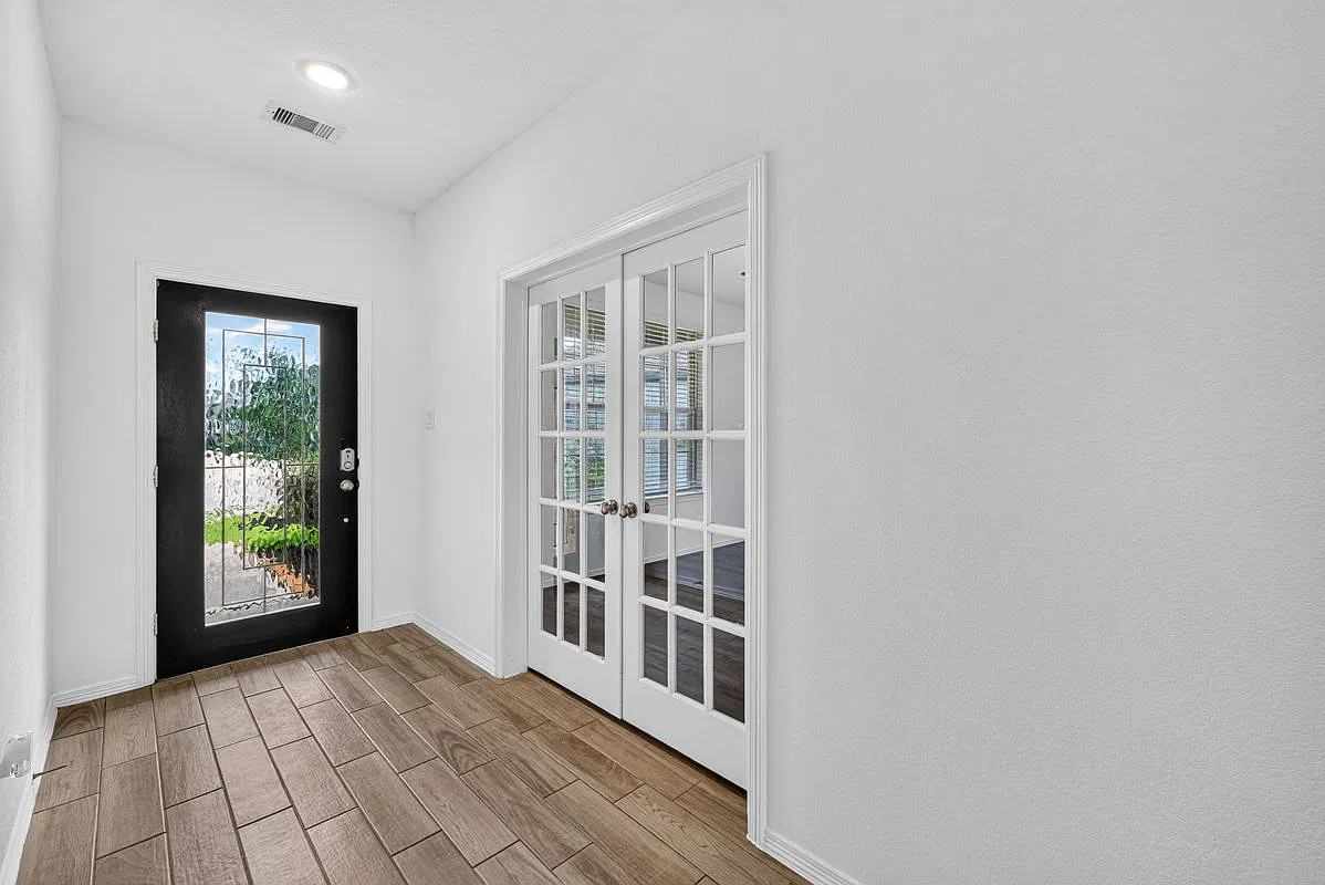 5 bed, 4.0 bath, 3075 sqft, $3,000 — Photo 3