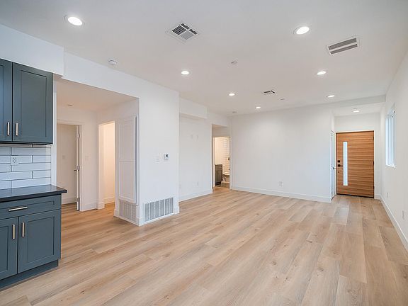 4th image of 3553 Percy St