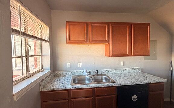 5th image of 1931 NE 25th St APT 10