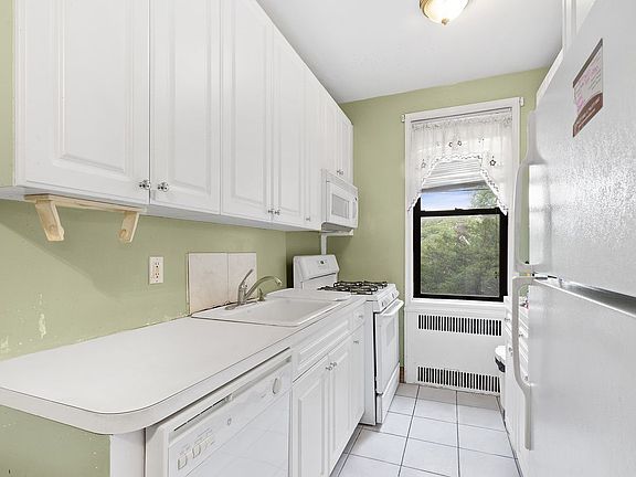 3rd image of 2060 E 19th St APT 6H