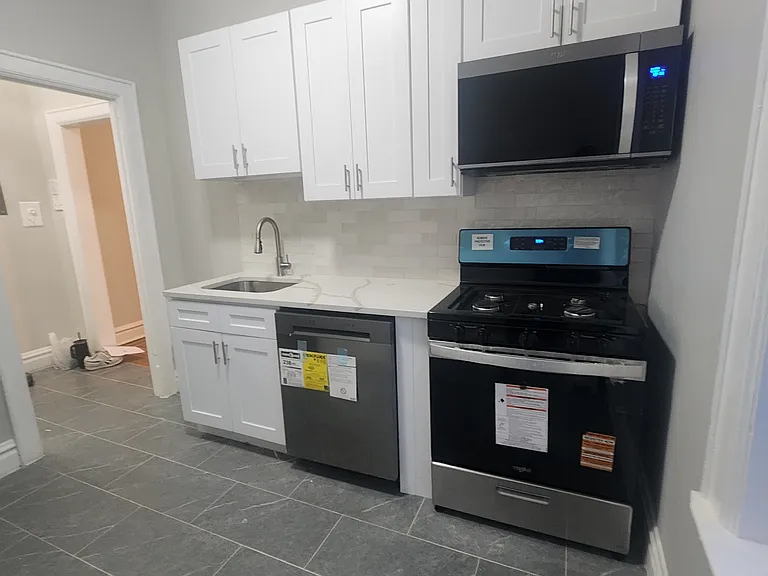 149 Bentley Ave #C3 — Photo 3
