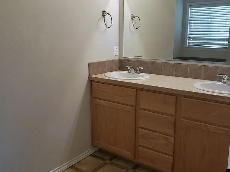 10463 Henrys Lake Dr — Photo 12