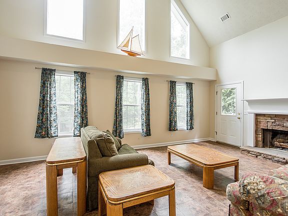 4th image of 5615 Monk Dr