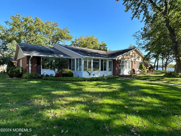 579A Lake Point Drive, Lakewood, NJ 08701