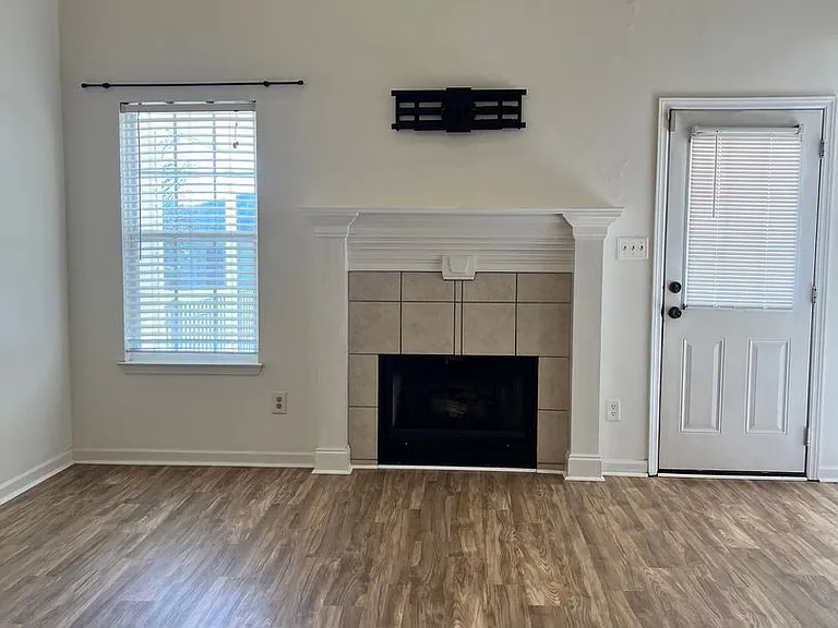 715 Sark Dr — Photo 4