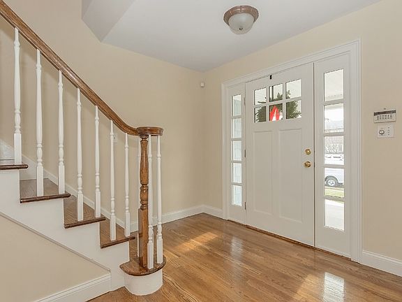 3rd image of 17 Seaspray Ln