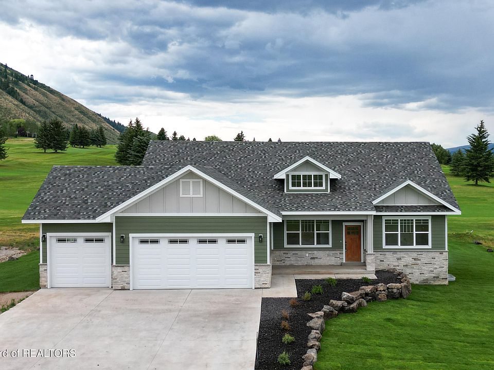 1st image of 127 E Papworth Ln