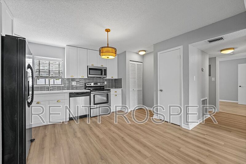 1st image of 317 E Amelia St APT 4