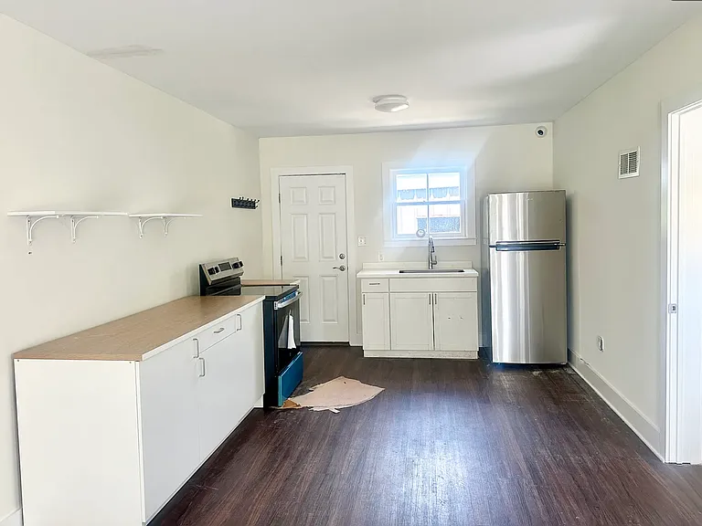 3200 Banks St — Photo 6
