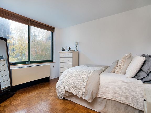 2nd image of 295 Greenwich St #5NN