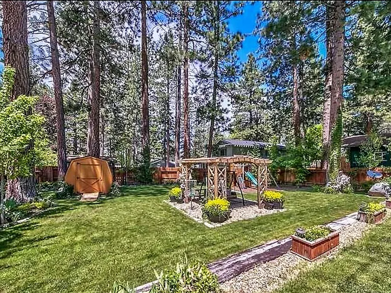 1062 Myron Dr — Photo 11