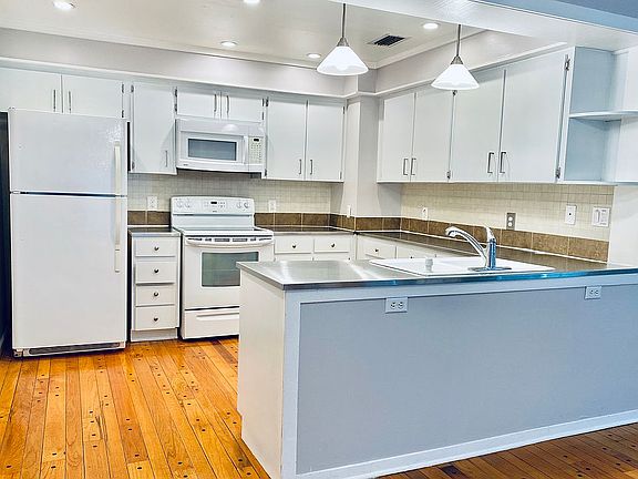 3rd image of 3821 W Swann Ave