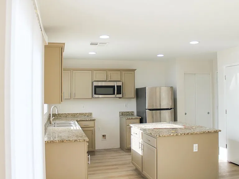 1729 Ronzard Ave — Photo 2
