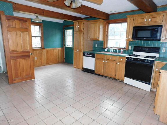 5th image of 143 Saint Clair St