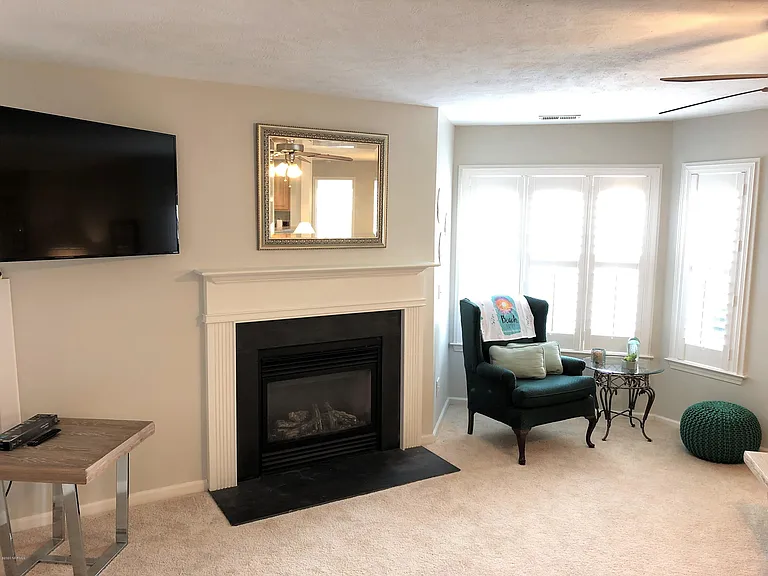 633 Spencer Farlow Dr #20 — Photo 4