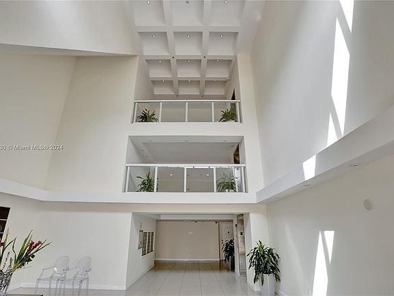 3rd image of 120 Lakeview Dr APT 312