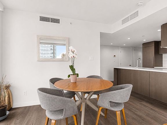 4th image of 8189 Cambie St #1408