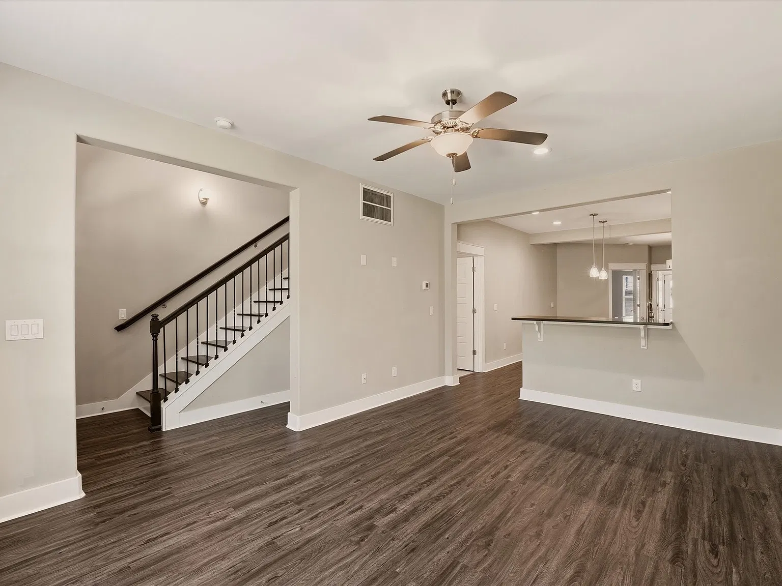 3 bed, 3.5 bath, 1793 sqft, $2,700 — Photo 3