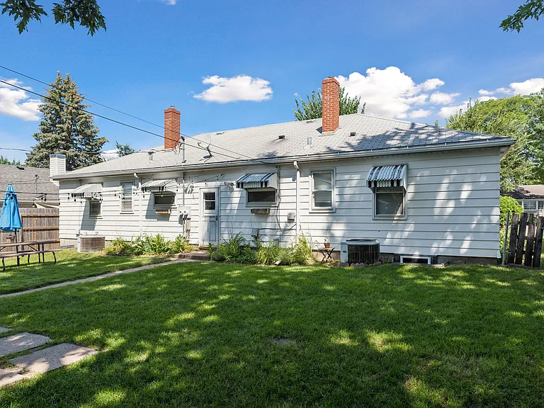1660 Ford Pkwy — Photo 26