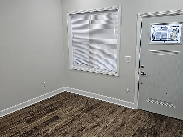 2033 Carrollton Ave — Photo 9