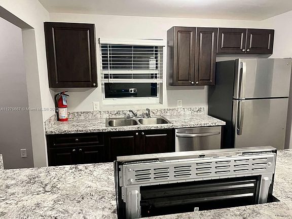 5th image of 704 SW 81st Ave #3B