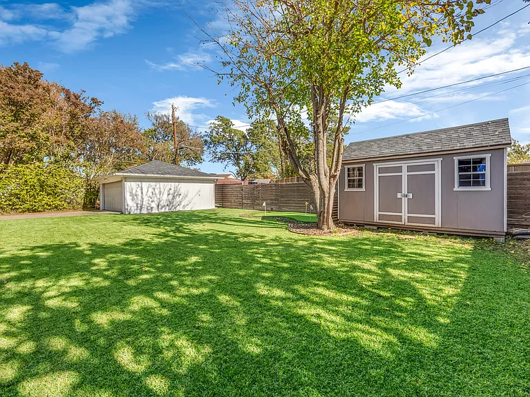 403 S Lois Ln — Photo 36