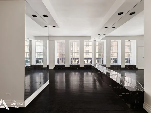 45 East 66th Street 4W image 2 of 26